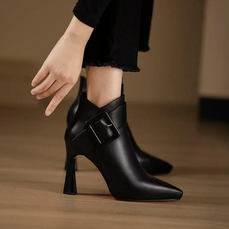 Sorella | Botines Elegantes con Hebilla
