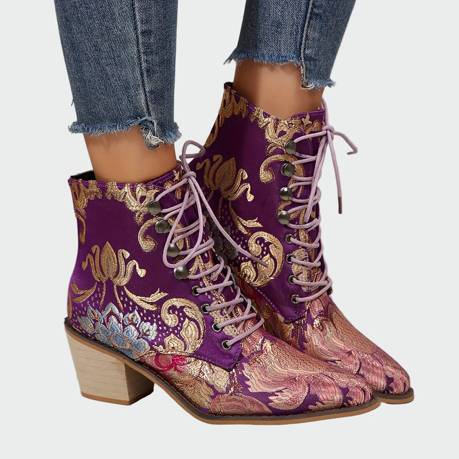 Botines de cuero con flores